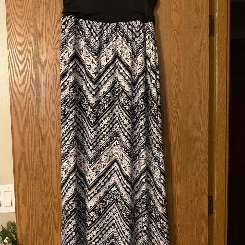 Apt. 9 Black and White Chevron Maxi Skirt
